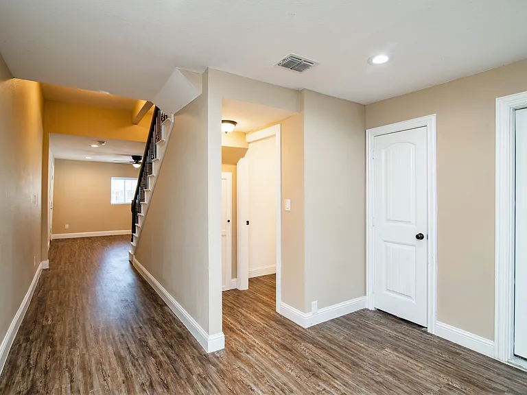 1433 S Travis St #A — Photo 17