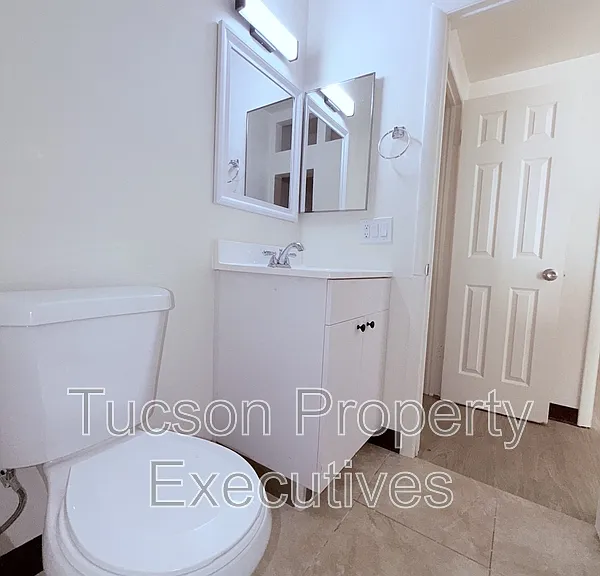 2411 S 6th Ave #16 — Photo 5