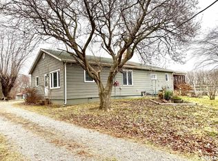 14082 Sesser Lake Rd, Sesser, IL 62884