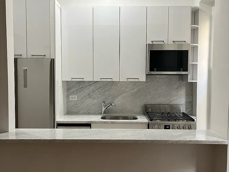 246 W End Ave #3F — Photo 1