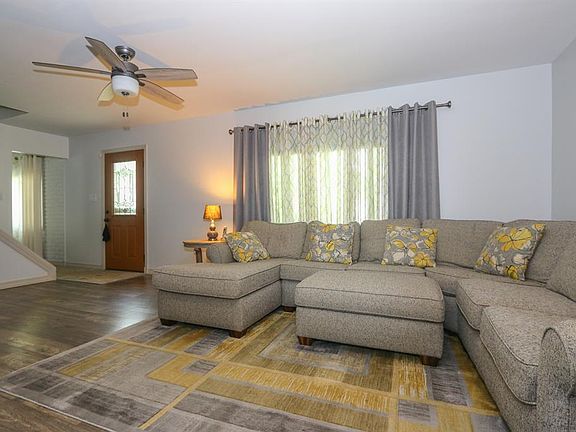 4th image of 10250 Tottenham Dr