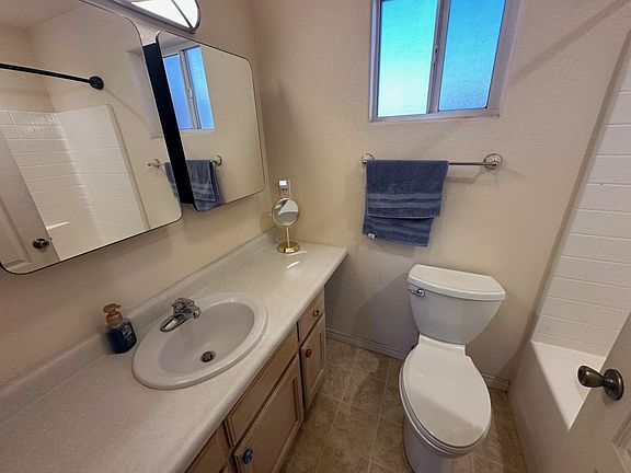 3rd image of 14452 E 54th St