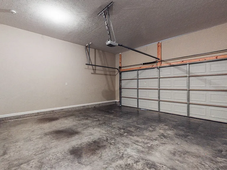 802 Urton Woods Way — Photo 32