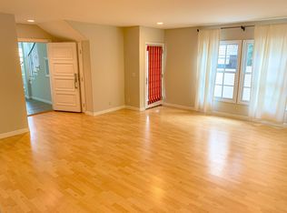 141 N Arnaz Dr APT B, Beverly Hills, CA 90211
