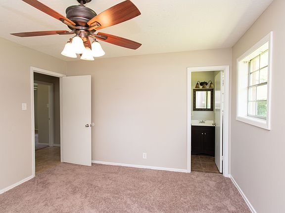 3rd image of 2304 Sauvelle Dr