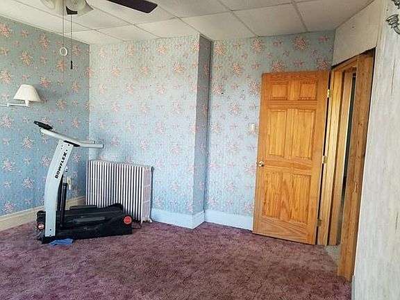 4th image of 923 Meadow Ave