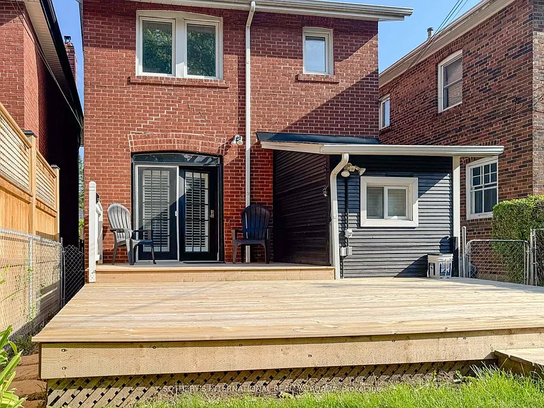 48 Lawrence Ave W — Photo 19