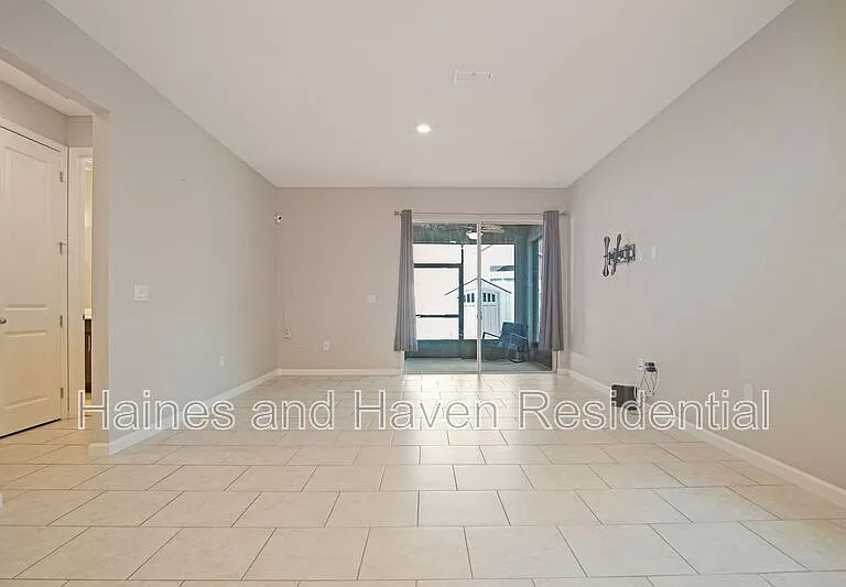 1229 Forest Gate Cir — Photo 7