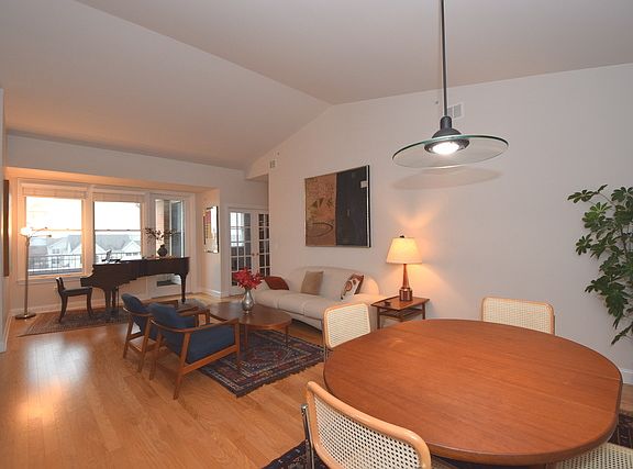 4th image of 2300 Chestnut Ave #S-303