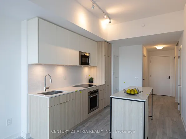 220 Missinnihe Way #427, Mississauga, ON L5H 0A9