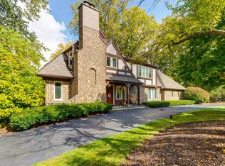 1300 W Cascade Ct S, Lake Forest, IL 60045