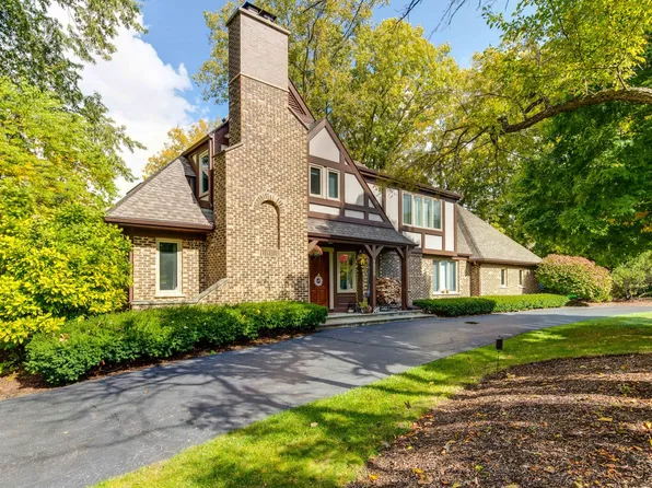 1300 W Cascade Ct S, Lake Forest, IL 60045