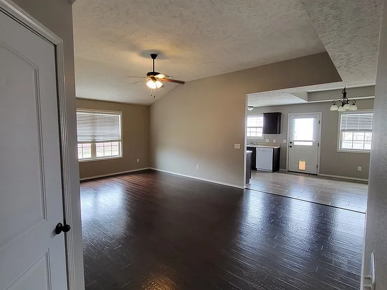 1226 Montana Pl — Photo 4