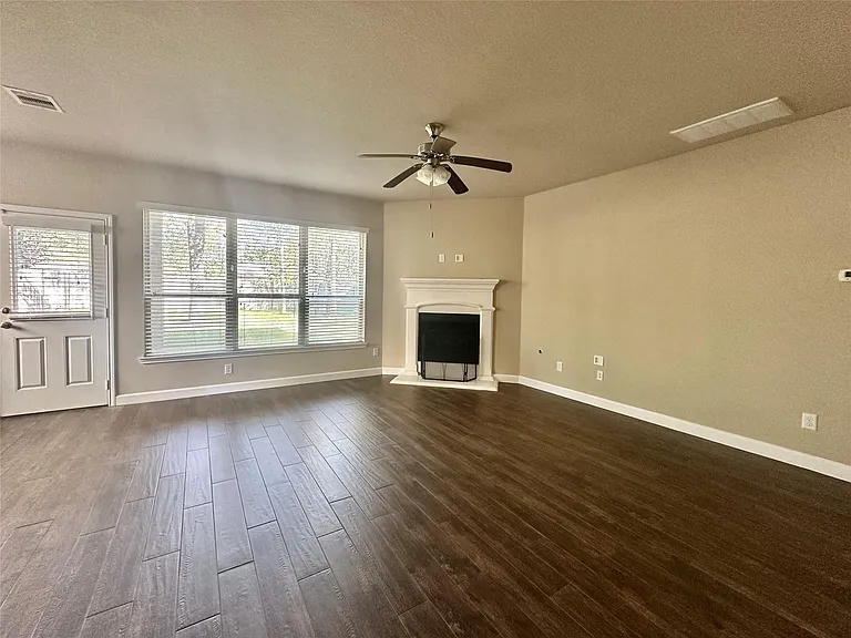2438 Garden Falls Dr — Photo 3