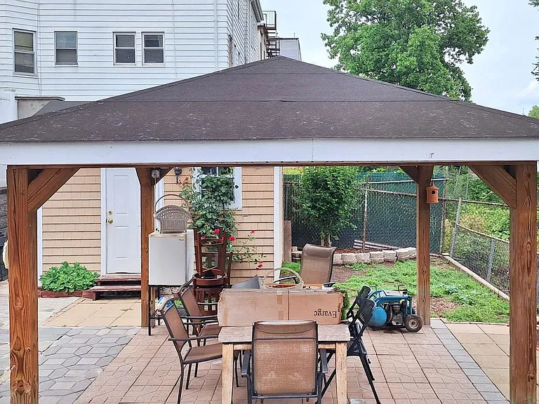 175 Delavan Ave — Photo 2