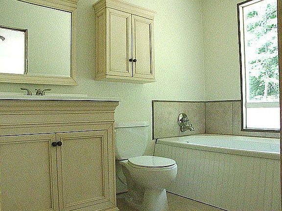 Master Bath (main floor)