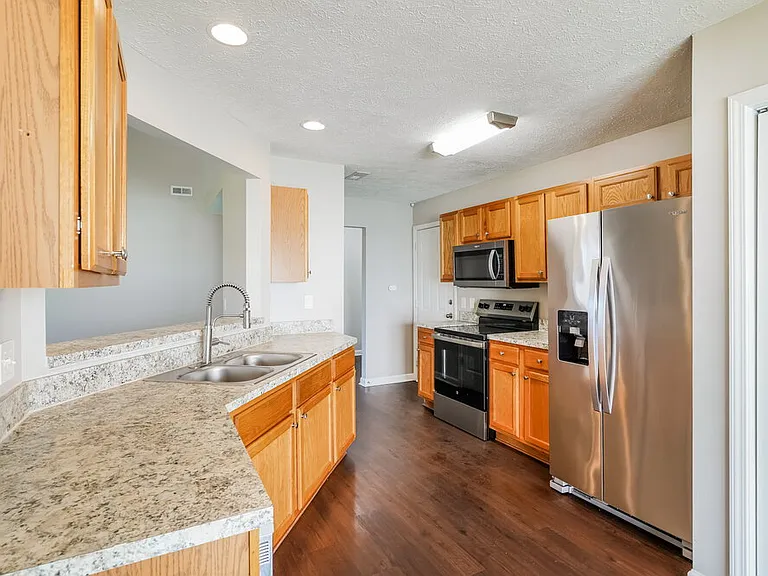 7128 Legacy Dr — Photo 6