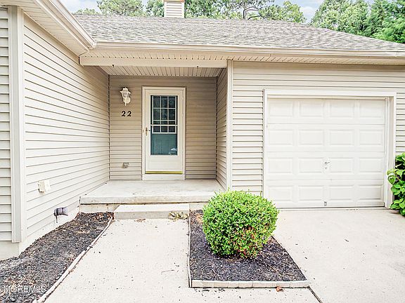 3rd image of 22 Timberline Drive