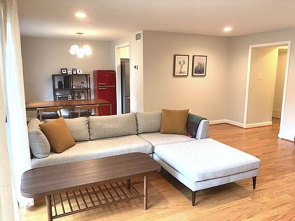 3rd image of 10204 Rockville Pike APT 202