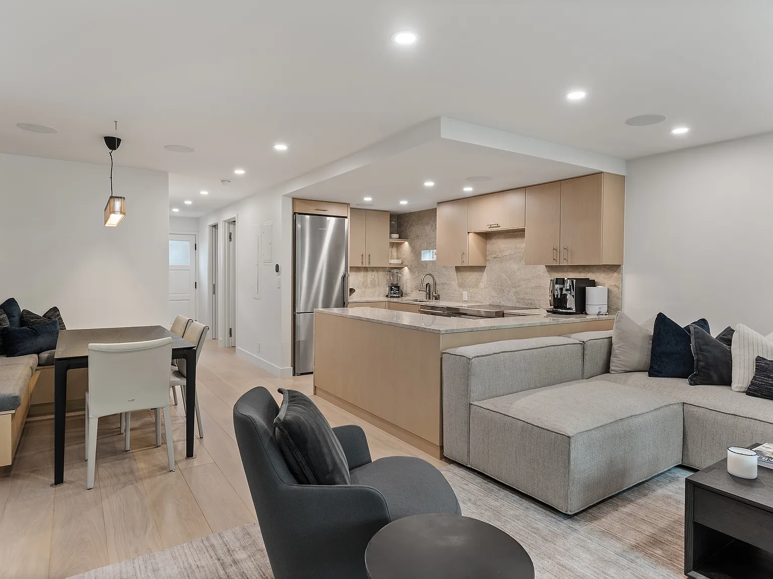 3 bed, 2.5 bath, 1440 sqft, $40,000 — Photo 4