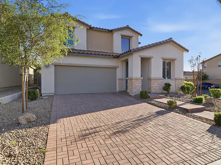 3158 Molinos Dr — Photo 2