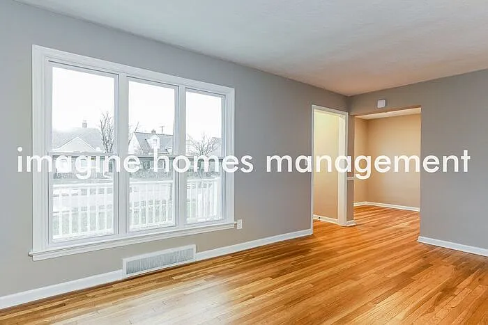 3 bed, 1.0 bath, 1030 sqft, $1,650 — Photo 4