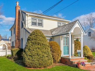 18 Baylis Pl, Syosset, NY 11791