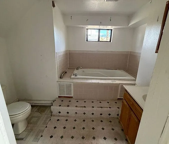 1220 Ames St — Photo 5