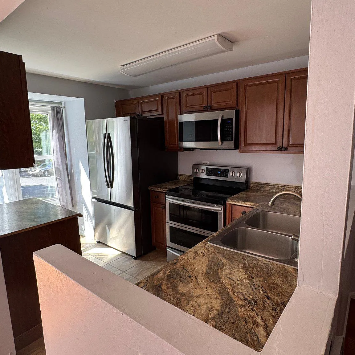 3 bed, 2.5 bath, 1112 sqft, $2,950 — Photo 3