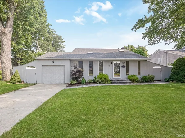 10 Larkin Street, Farmingdale, NY 11735