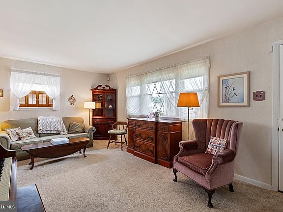 2nd image of 2517 Newell Dr