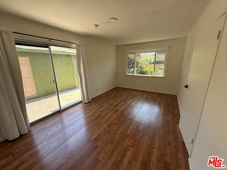 802 Superba Ave — Photo 12
