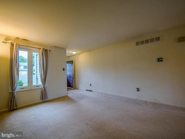1001 Winfield Ct — Photo 5