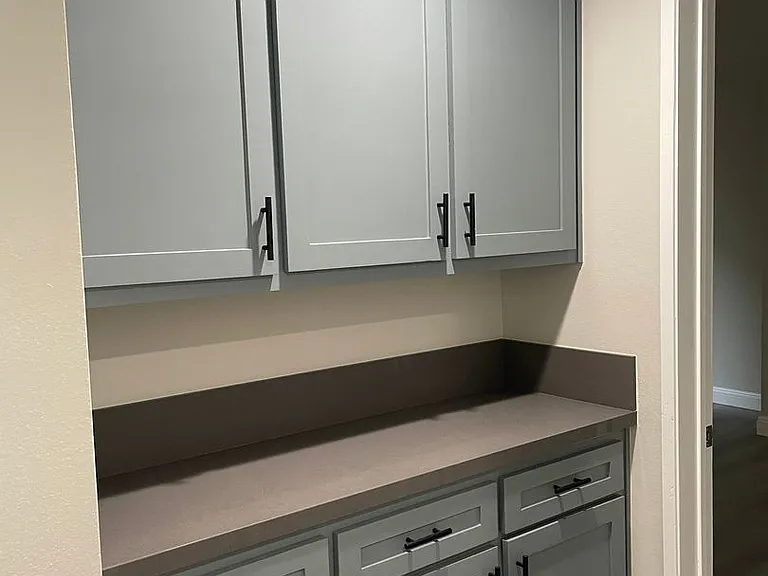 Hawthorne Regency Apartments — Photo 14