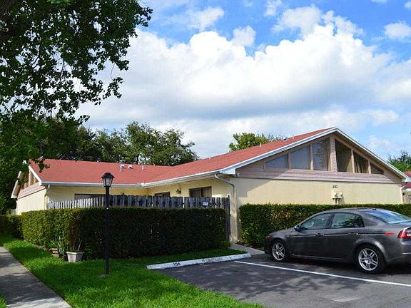 2nd image of 4363 Woodstock Dr APT A