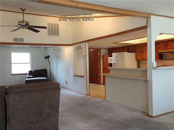 5th image of 445 Meadowhill Dr