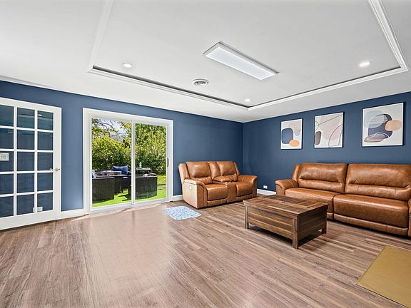 5th image of 1011 Beverly Dr