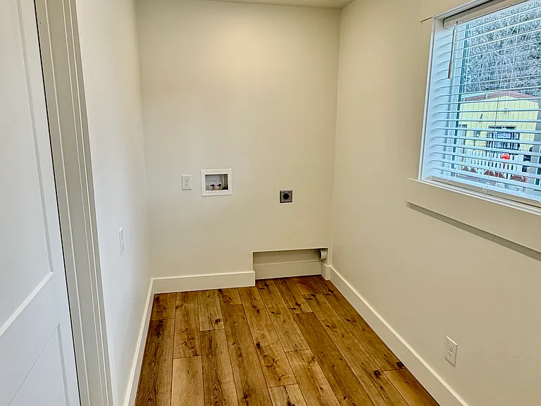 145 N Byron Ave #A — Photo 12