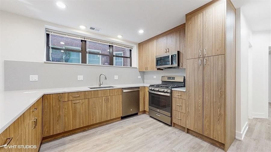 1st image of 2051 W Berwyn Ave