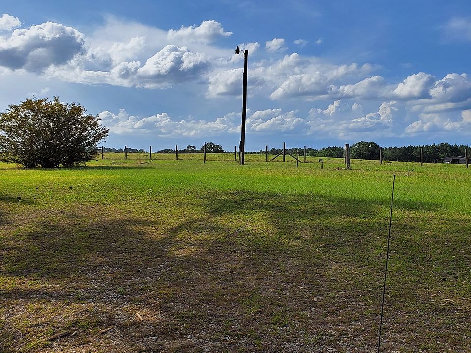 2nd image of 415 Brahman Rd