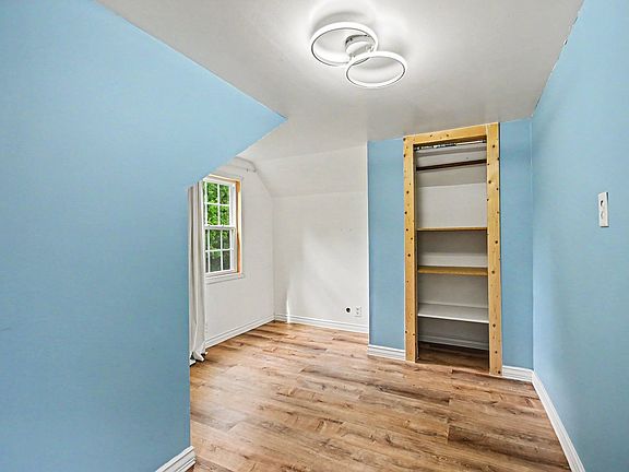 5th image of 1100 Deephaven Dr
