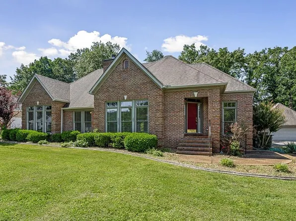 3821 Plantation Dr, Cookeville, TN 38506