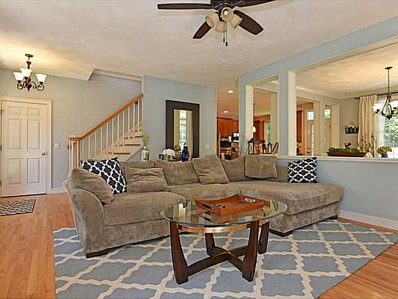 4th image of 409 Glen Hill Dr N