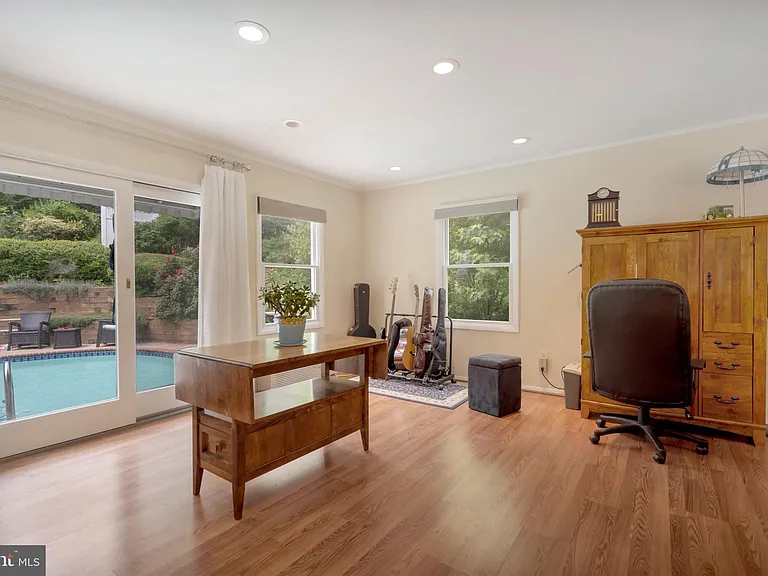 7011 Hadlow Dr — Photo 17