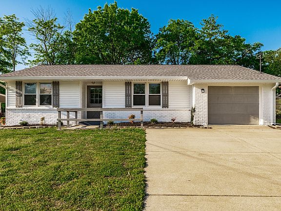 3rd image of 196 Evergreen Cir