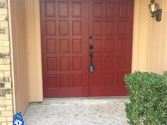 3rd image of 413 Hemlock Dr