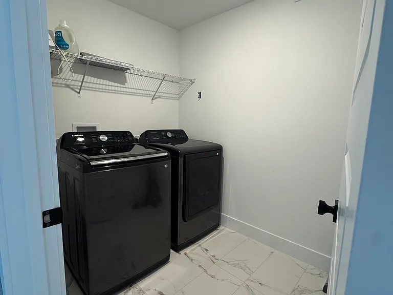 Laundry Room (3rd floor)