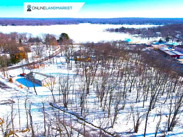 7522 Kickapoo Dr, Pocono Lake, PA 18347