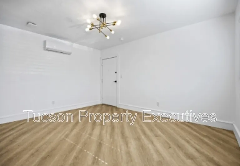 824 E 10th St #L — Photo 17