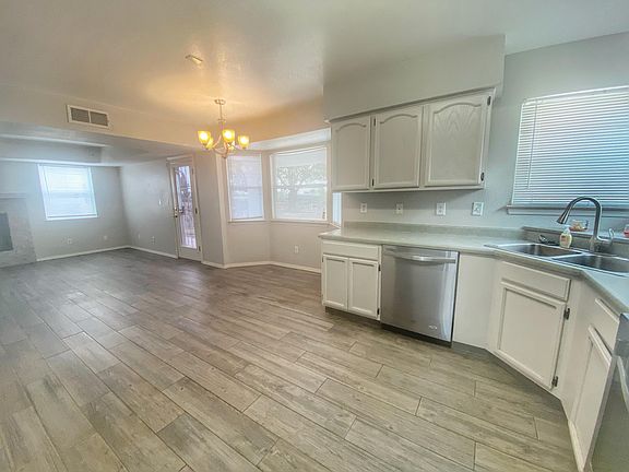 5th image of 669 Wind River Ave